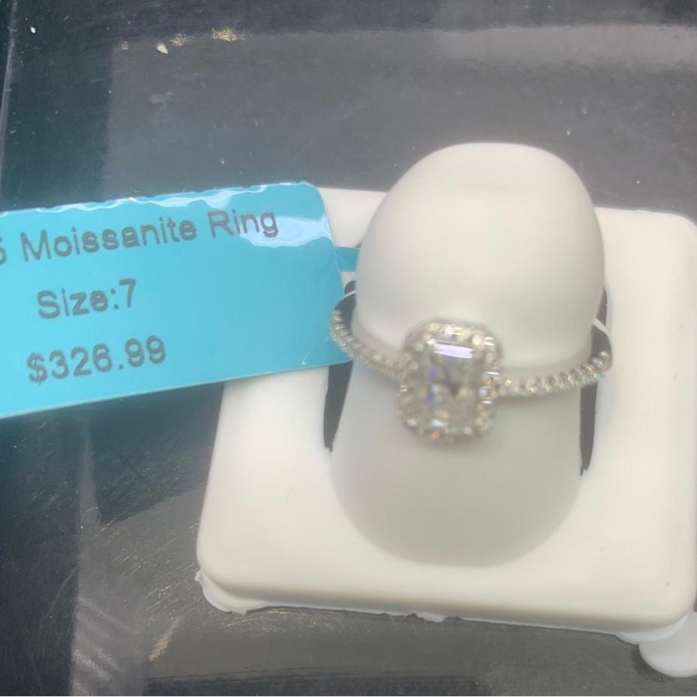 Brand new with box 925 moissanite engagement ring